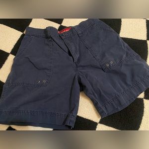 Levis cargo shorts (miss/petite)